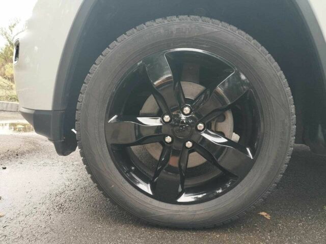 Белый Джип Гранд Чероки, объемом двигателя 3.6 л и пробегом 165 тыс. км за 22490 $, фото 4 на Automoto.ua