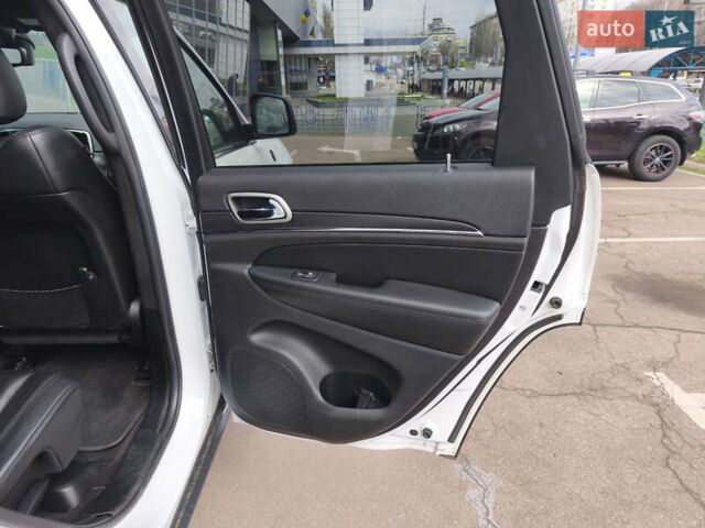Білий Джип Grand Cherokee, об'ємом двигуна 3.6 л та пробігом 63 тис. км за 29900 $, фото 23 на Automoto.ua