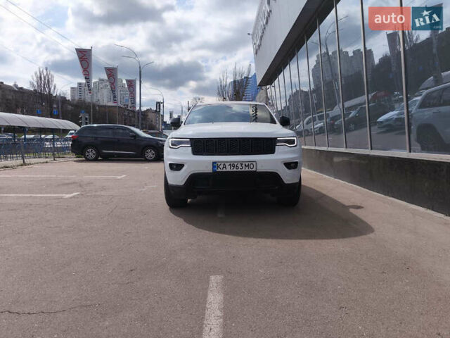 Білий Джип Grand Cherokee, об'ємом двигуна 3.6 л та пробігом 63 тис. км за 29900 $, фото 1 на Automoto.ua