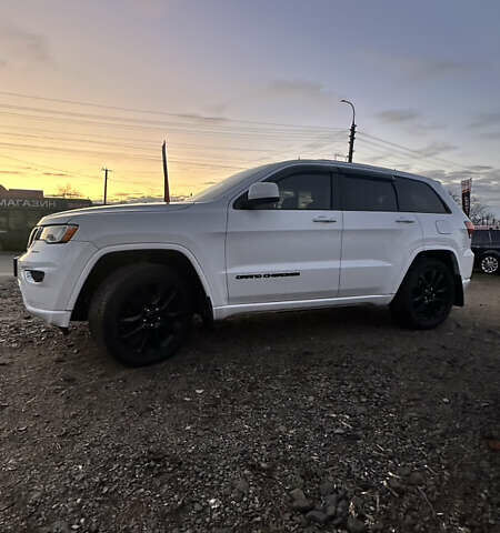 Белый Джип Гранд Чероки, объемом двигателя 3.6 л и пробегом 210 тыс. км за 23700 $, фото 2 на Automoto.ua