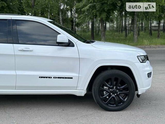 Білий Джип Grand Cherokee, об'ємом двигуна 3.6 л та пробігом 98 тис. км за 24000 $, фото 7 на Automoto.ua