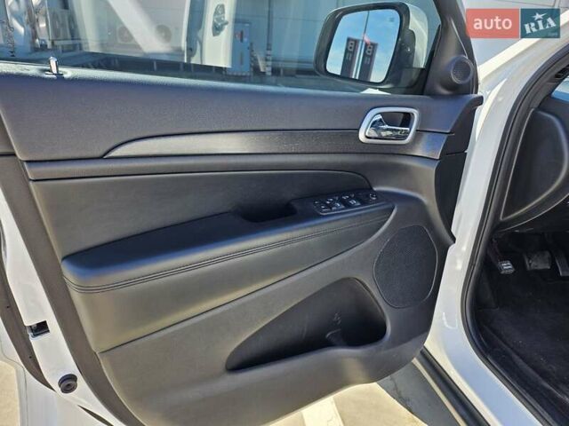 Білий Джип Grand Cherokee, об'ємом двигуна 3.6 л та пробігом 123 тис. км за 20300 $, фото 11 на Automoto.ua