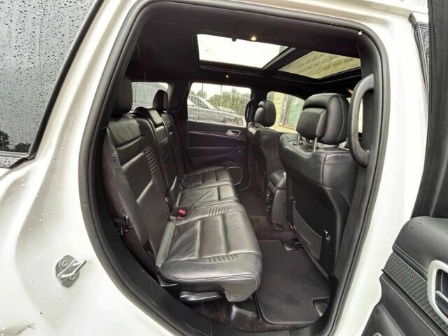 Белый Джип Гранд Чероки, объемом двигателя 6.2 л и пробегом 31 тыс. км за 13200 $, фото 10 на Automoto.ua