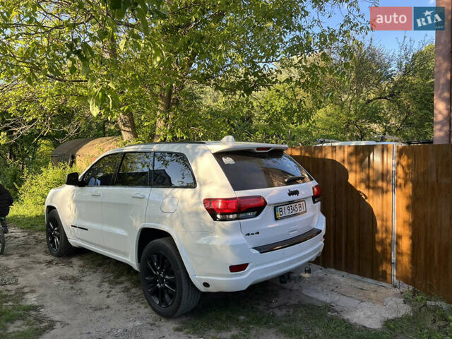 Белый Джип Гранд Чероки, объемом двигателя 3.6 л и пробегом 135 тыс. км за 23000 $, фото 3 на Automoto.ua