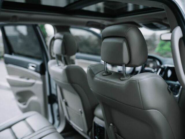 Белый Джип Гранд Чероки, объемом двигателя 0 л и пробегом 90 тыс. км за 35500 $, фото 1 на Automoto.ua