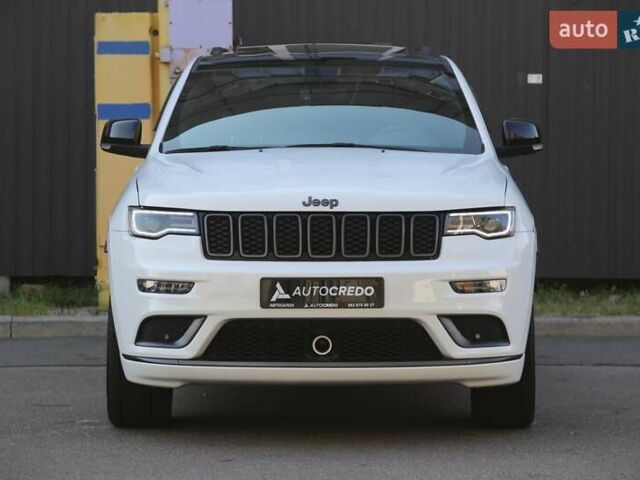 Белый Джип Гранд Чероки, объемом двигателя 5.65 л и пробегом 80 тыс. км за 35900 $, фото 1 на Automoto.ua