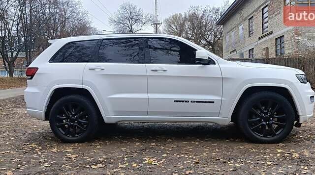 Белый Джип Гранд Чероки, объемом двигателя 3.6 л и пробегом 140 тыс. км за 22500 $, фото 3 на Automoto.ua
