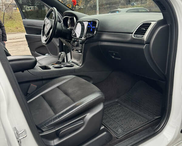 Белый Джип Гранд Чероки, объемом двигателя 3.6 л и пробегом 98 тыс. км за 26000 $, фото 5 на Automoto.ua