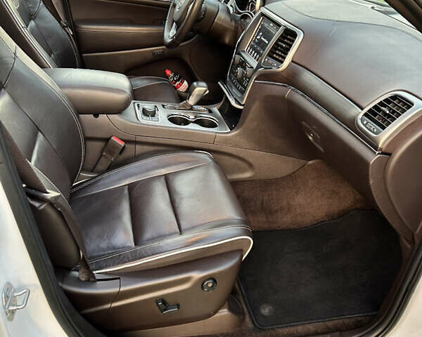 Белый Джип Гранд Чероки, объемом двигателя 3.6 л и пробегом 102 тыс. км за 28000 $, фото 16 на Automoto.ua