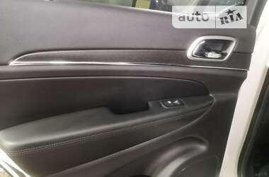 Белый Джип Гранд Чероки, объемом двигателя 3.6 л и пробегом 107 тыс. км за 26000 $, фото 5 на Automoto.ua