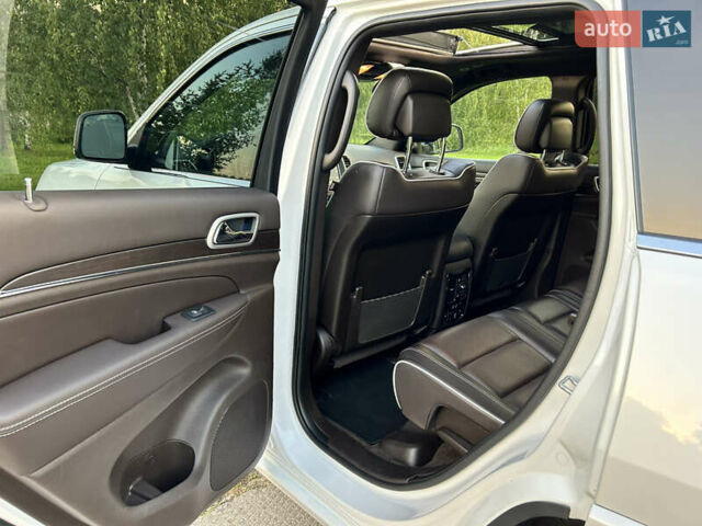 Белый Джип Гранд Чероки, объемом двигателя 3.6 л и пробегом 102 тыс. км за 28000 $, фото 24 на Automoto.ua