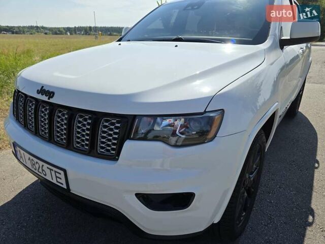 Белый Джип Гранд Чероки, объемом двигателя 3.6 л и пробегом 143 тыс. км за 23200 $, фото 3 на Automoto.ua