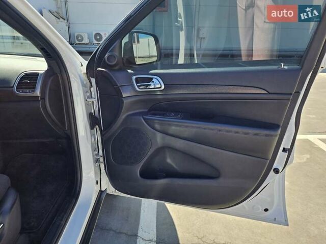 Білий Джип Grand Cherokee, об'ємом двигуна 3.6 л та пробігом 123 тис. км за 20300 $, фото 14 на Automoto.ua