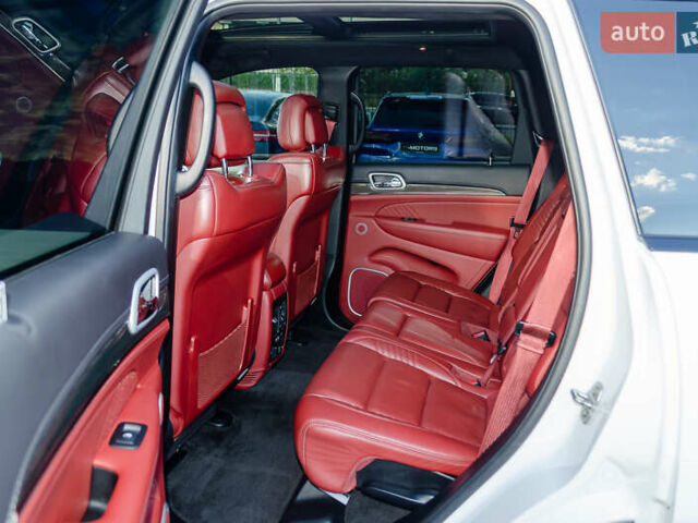 Білий Джип Grand Cherokee, об'ємом двигуна 6.2 л та пробігом 148 тис. км за 57700 $, фото 35 на Automoto.ua