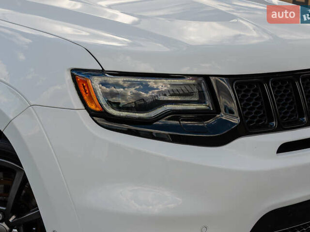 Білий Джип Grand Cherokee, об'ємом двигуна 6.2 л та пробігом 148 тис. км за 57700 $, фото 12 на Automoto.ua