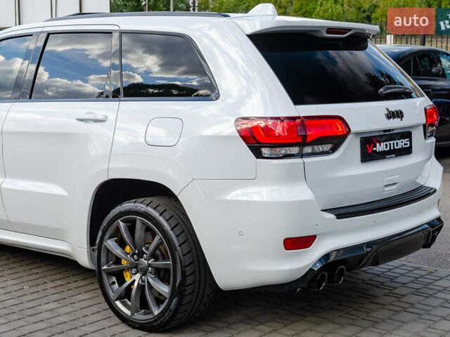 Білий Джип Grand Cherokee, об'ємом двигуна 6.2 л та пробігом 148 тис. км за 57700 $, фото 13 на Automoto.ua