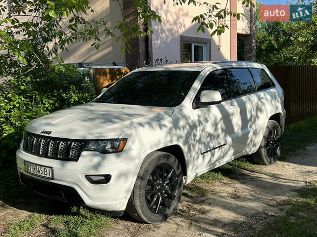Белый Джип Гранд Чероки, объемом двигателя 3.6 л и пробегом 135 тыс. км за 23000 $, фото 2 на Automoto.ua
