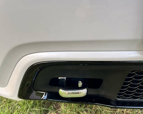 Белый Джип Гранд Чероки, объемом двигателя 3.6 л и пробегом 102 тыс. км за 28000 $, фото 12 на Automoto.ua