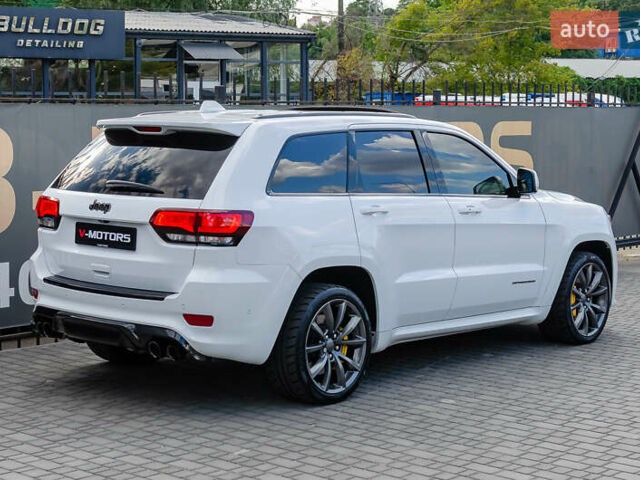 Білий Джип Grand Cherokee, об'ємом двигуна 6.2 л та пробігом 148 тис. км за 57700 $, фото 7 на Automoto.ua