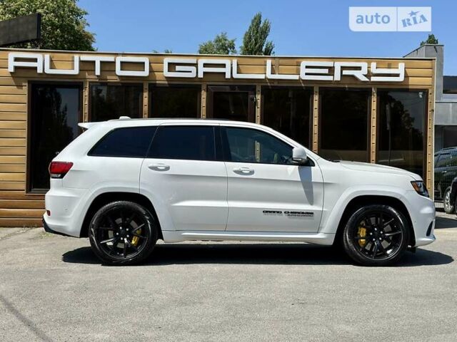 Білий Джип Grand Cherokee, об'ємом двигуна 6.2 л та пробігом 30 тис. км за 88000 $, фото 1 на Automoto.ua