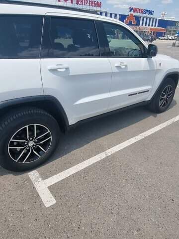 Белый Джип Гранд Чероки, объемом двигателя 2.99 л и пробегом 80 тыс. км за 32000 $, фото 7 на Automoto.ua