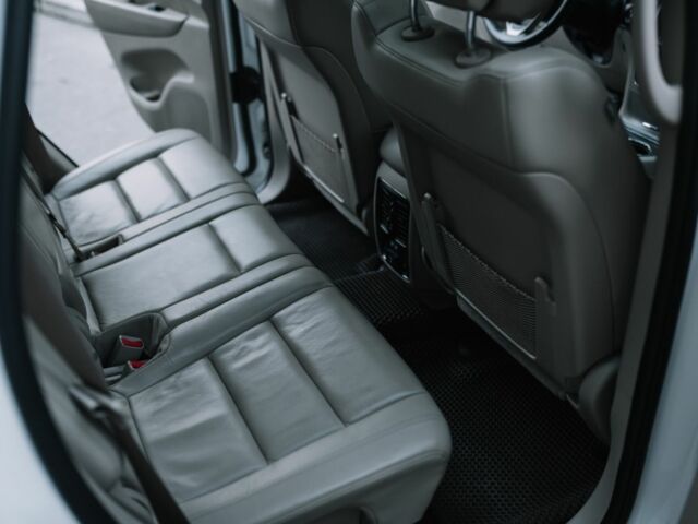 Белый Джип Гранд Чероки, объемом двигателя 0 л и пробегом 90 тыс. км за 35500 $, фото 2 на Automoto.ua