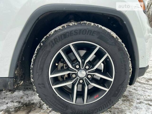 Білий Джип Grand Cherokee, об'ємом двигуна 5.65 л та пробігом 90 тис. км за 36200 $, фото 46 на Automoto.ua