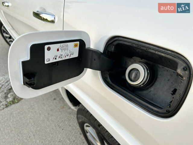 Белый Джип Гранд Чероки, объемом двигателя 3.6 л и пробегом 102 тыс. км за 28000 $, фото 23 на Automoto.ua