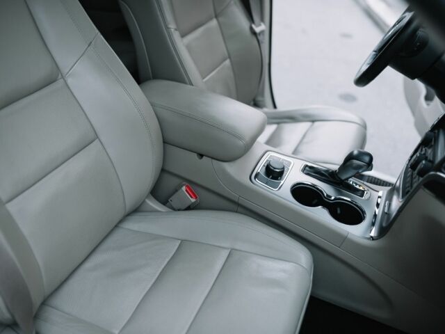 Белый Джип Гранд Чероки, объемом двигателя 0 л и пробегом 90 тыс. км за 35500 $, фото 3 на Automoto.ua