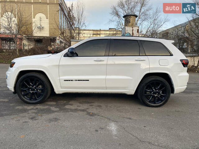 Білий Джип Grand Cherokee, об'ємом двигуна 3.6 л та пробігом 98 тис. км за 25300 $, фото 1 на Automoto.ua