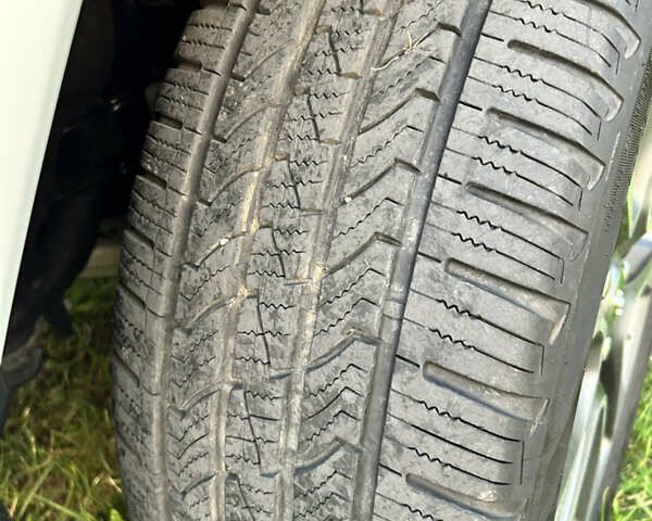 Белый Джип Гранд Чероки, объемом двигателя 3.6 л и пробегом 102 тыс. км за 28000 $, фото 11 на Automoto.ua