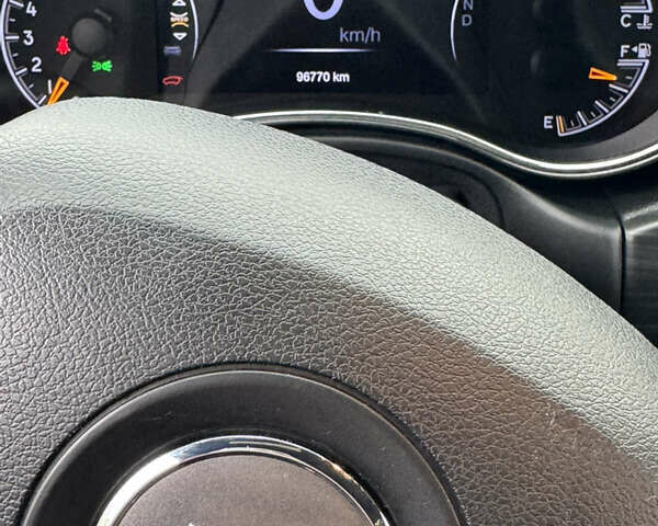 Белый Джип Гранд Чероки, объемом двигателя 3.6 л и пробегом 98 тыс. км за 26000 $, фото 10 на Automoto.ua