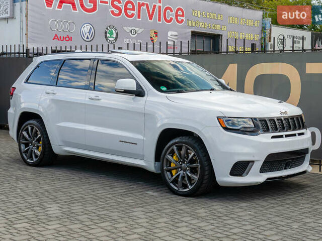 Білий Джип Grand Cherokee, об'ємом двигуна 6.2 л та пробігом 148 тис. км за 57700 $, фото 2 на Automoto.ua