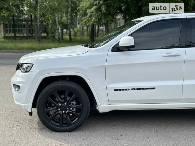 Білий Джип Grand Cherokee, об'ємом двигуна 3.6 л та пробігом 98 тис. км за 24000 $, фото 11 на Automoto.ua