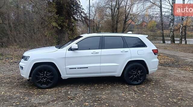 Белый Джип Гранд Чероки, объемом двигателя 3.6 л и пробегом 140 тыс. км за 22500 $, фото 1 на Automoto.ua