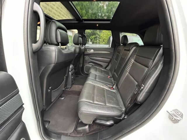 Белый Джип Гранд Чероки, объемом двигателя 6.2 л и пробегом 31 тыс. км за 13200 $, фото 11 на Automoto.ua