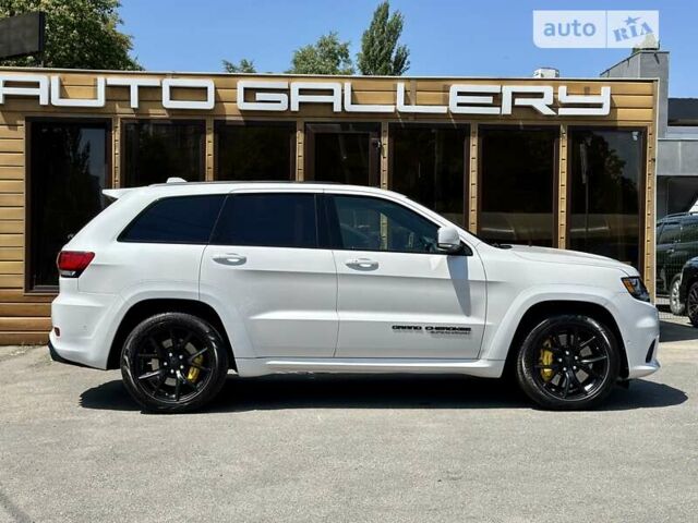 Білий Джип Grand Cherokee, об'ємом двигуна 6.2 л та пробігом 30 тис. км за 88000 $, фото 10 на Automoto.ua