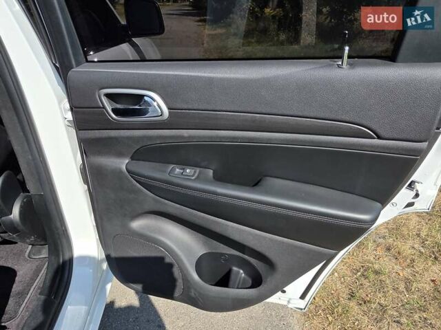 Белый Джип Гранд Чероки, объемом двигателя 3.6 л и пробегом 143 тыс. км за 23200 $, фото 29 на Automoto.ua