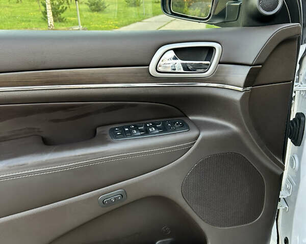 Белый Джип Гранд Чероки, объемом двигателя 3.6 л и пробегом 102 тыс. км за 28000 $, фото 29 на Automoto.ua