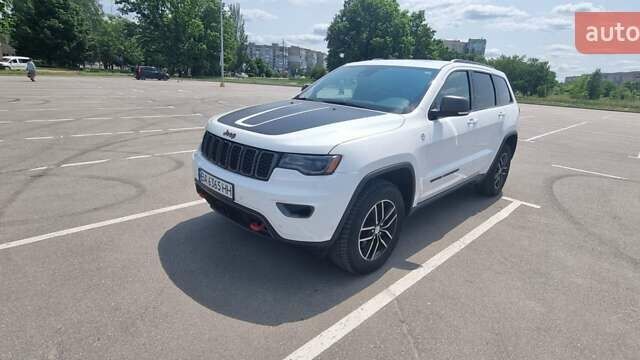 Белый Джип Гранд Чероки, объемом двигателя 2.99 л и пробегом 80 тыс. км за 32000 $, фото 1 на Automoto.ua