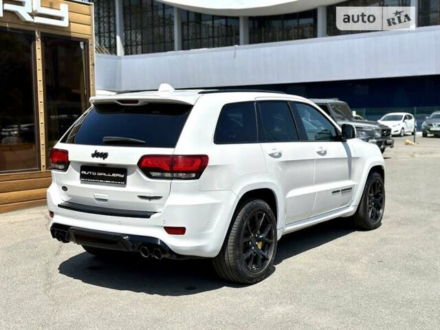 Білий Джип Grand Cherokee, об'ємом двигуна 6.2 л та пробігом 30 тис. км за 88000 $, фото 3 на Automoto.ua