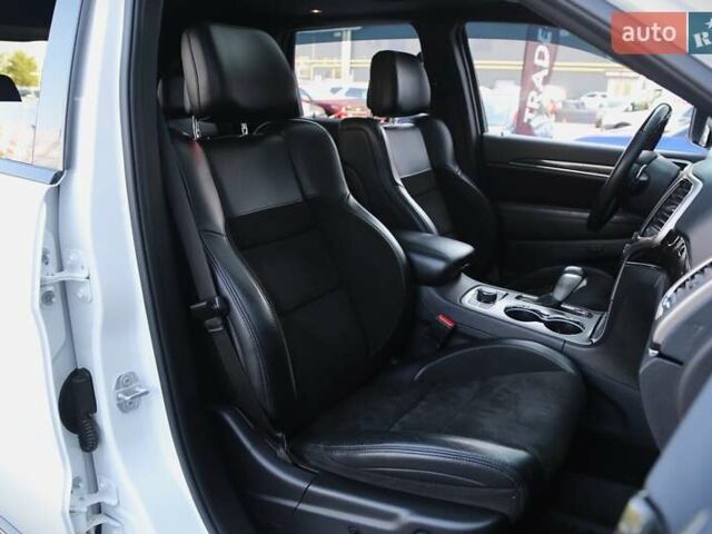 Белый Джип Гранд Чероки, объемом двигателя 5.65 л и пробегом 80 тыс. км за 35900 $, фото 11 на Automoto.ua