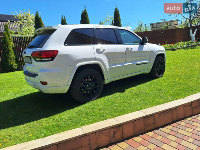Белый Джип Гранд Чероки, объемом двигателя 3.6 л и пробегом 100 тыс. км за 27500 $, фото 2 на Automoto.ua