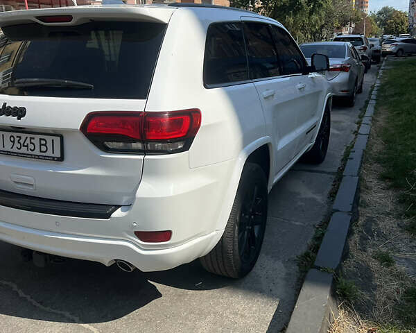 Белый Джип Гранд Чероки, объемом двигателя 3.6 л и пробегом 135 тыс. км за 23000 $, фото 7 на Automoto.ua