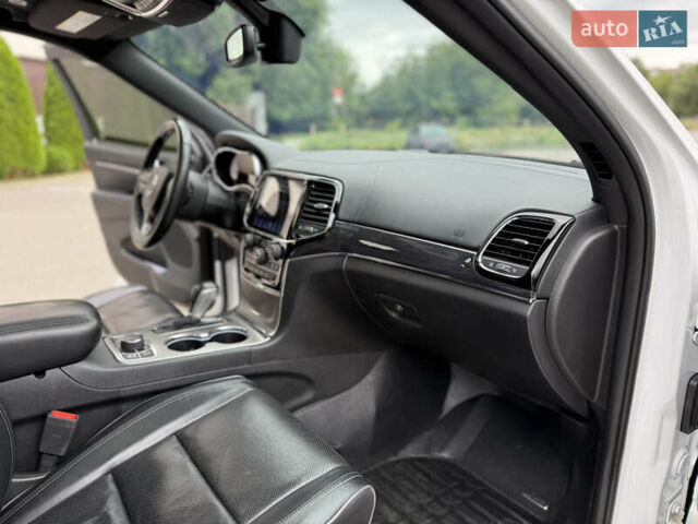 Білий Джип Grand Cherokee, об'ємом двигуна 5.7 л та пробігом 93 тис. км за 34900 $, фото 32 на Automoto.ua