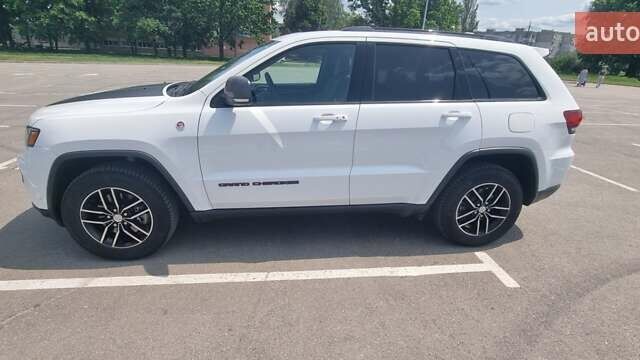 Белый Джип Гранд Чероки, объемом двигателя 2.99 л и пробегом 80 тыс. км за 32000 $, фото 2 на Automoto.ua