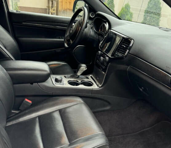 Белый Джип Гранд Чероки, объемом двигателя 3.6 л и пробегом 49 тыс. км за 28900 $, фото 4 на Automoto.ua