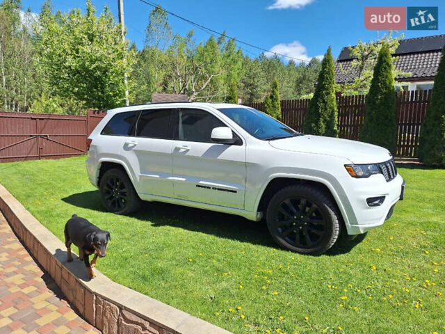 Белый Джип Гранд Чероки, объемом двигателя 3.6 л и пробегом 100 тыс. км за 27500 $, фото 3 на Automoto.ua