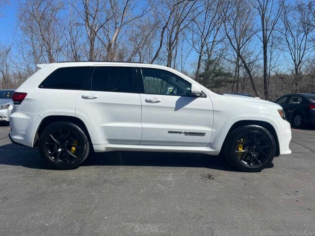 Белый Джип Гранд Чероки, объемом двигателя 6.2 л и пробегом 39 тыс. км за 12400 $, фото 3 на Automoto.ua