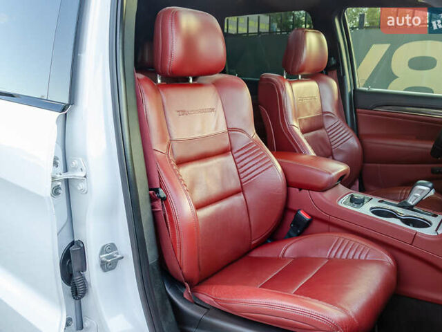 Білий Джип Grand Cherokee, об'ємом двигуна 6.2 л та пробігом 148 тис. км за 57700 $, фото 31 на Automoto.ua